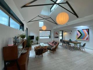 May Road, stylish townhouse photo 1