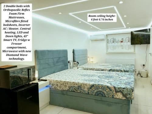 Double Bedroom with Private Bathroom Near Grand Union Canal w Optional 4 Single Sofa Beds in TV Lounge for Family Stays