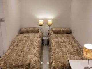 Double Bedroom with Private Bathroom Near Grand Union Canal w Optional 4 Single Sofa Beds in TV Lounge for Family Stays photo 3