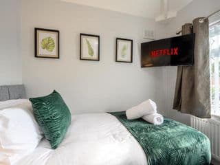 Mulberry House - Luxurious and Modern 4-Bed in Solihull near NEC,JLR, Airport, Resorts World, HS2 photo 4