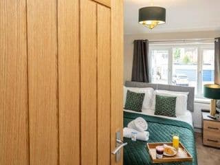 The Oaklands - Luxury spacious 6-bed, near Solihull, Birmingham City, JLR, NEC, Airport, Resorts World, HS2 photo 2