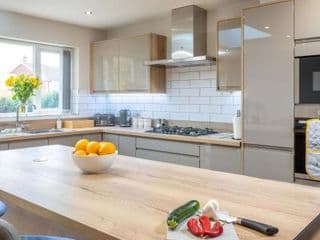 The Oaklands - Luxury spacious 6-bed, near Solihull, Birmingham City, JLR, NEC, Airport, Resorts World, HS2 photo 4