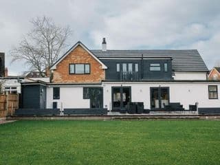 The White House - Grand & Spectacular 5-bed, sleeps 14- Central Solihull, NEC, JLR, HS2, Resorts World, Airport photo 1