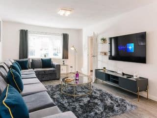 The White House - Grand & Spectacular 5-bed, sleeps 14- Central Solihull, NEC, JLR, HS2, Resorts World, Airport photo 4