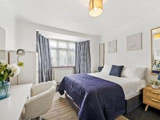Beautiful Large double room in west London photo 1