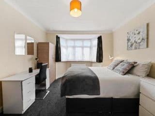 Beautiful Large double room in west London photo 3