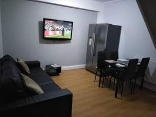 Modern and Spacious House Perfect for Teams photo 2