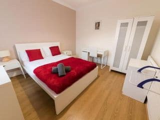 Modern and Spacious House Perfect for Teams photo 3