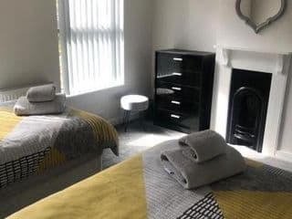 2 Bedroom Luton Townhouse photo 1