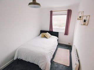 Luxe Spacious & Centralised 2 Bed Luton Apartment - Free Private Parking - Fast Wi-Fi - Near LTN Airport & L&D Hospital photo 4