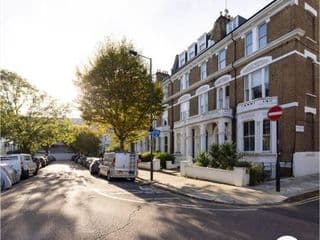 Luxurious 1-bedroom apartment in Kensington Olympia photo 2