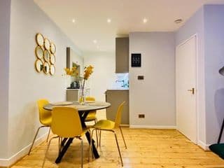 Luxurious 1-bedroom apartment in Kensington Olympia photo 4