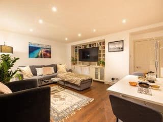 Niru 5-Star Hidden Secret on Earl's Court photo 3