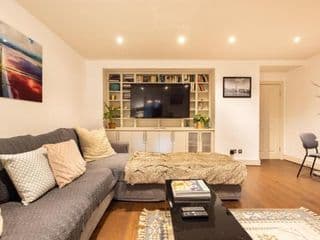 Niru 5-Star Hidden Secret on Earl's Court photo 4