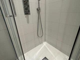 Bright, spacious, 3-bedroom Emirates apartment with terrace photo 2
