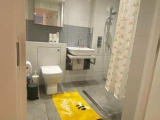 Bright, spacious, 3-bedroom Emirates apartment with terrace photo 4