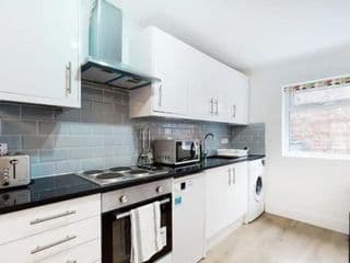 Modern split level 1 bedroom flat in Aldgate photo 2
