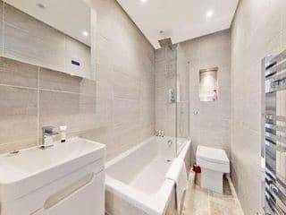 Stylish 2bed2bath flat 4min from tube station photo 4
