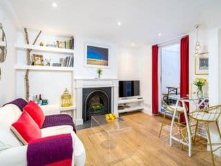 Stylish 1-bed flat with private courtyard in Shepherd's Bush, West London photo 3