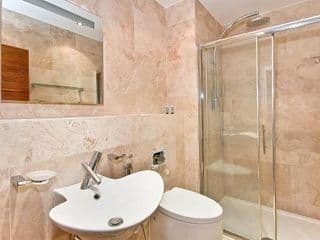Sloane Square Apartments photo 3