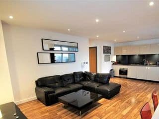 London Dockside Apartment photo 1