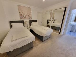 Garland Stylish 2 Bedroom Apartment A Minute Walk From Station photo 3