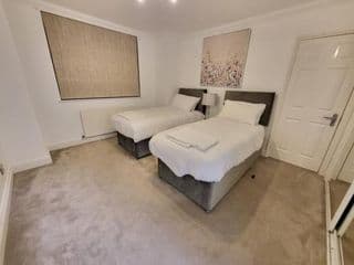 Garland Stylish 2 Bedroom Apartment A Minute Walk From Station photo 4