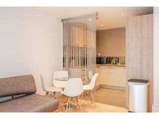Pass the Keys King's Cross Sunny Garden Apartment photo 1