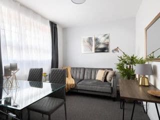 Stunning and Spacious 4 Bed Apr next to BrickLane photo 1