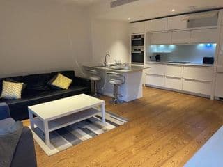 Clarges -Selfridges Luxury Apartment photo 3