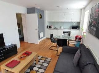 Modern, bright & airy Double Bedroom with EnSuite in Zone 2! photo 3