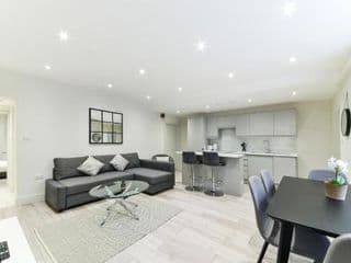 Chic Apartment by Hyde Park photo 1