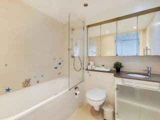 Two bed Apartment by London Docklands photo 2