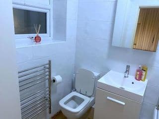 Walk to London Bridge En Suite Apartment with Kitchen photo 3