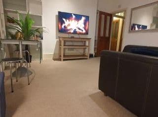 Walk to London Bridge En Suite Apartment with Kitchen photo 4