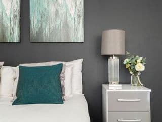 Spacious and Modern 4 Bed Apartment next to Borough Station photo 3