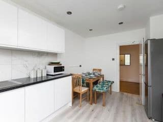 **Authentic & Spacious 5 Bed Apartment/Hyde Park** photo 3
