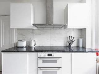 **Authentic & Spacious 5 Bed Apartment/Hyde Park** photo 4