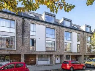 Modern flat in central London with car park photo 1