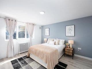 Spacious 4 Bedroom House next to Kensington Palace photo 4