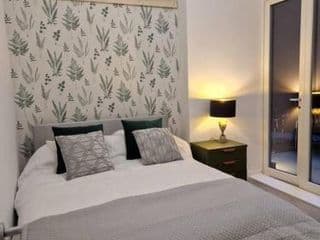 Double Bedroom in Modern Apartment photo 1