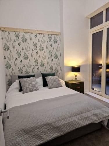 Double Bedroom in Modern Apartment