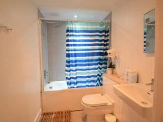 One Bedroom Apartment in Bayswater photo 2
