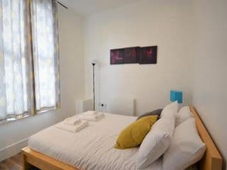 One Bedroom Apartment in Bayswater photo 4