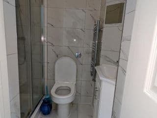 Mile End- Prime location photo 2