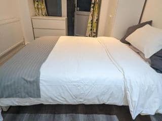 Mile End- Prime location photo 3