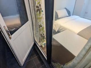 Mile End- Prime location photo 4
