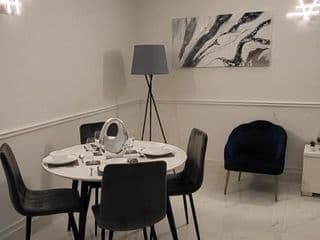 2 Bed Apartment Canary Wharf - Morland Apartments photo 1