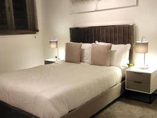 2 Bed Apartment Canary Wharf - Morland Apartments photo 4