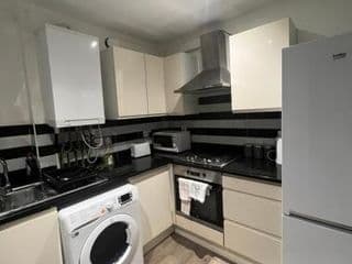 Lovely 3 Bedroom, Heart of London, 1 minute to Euston photo 2